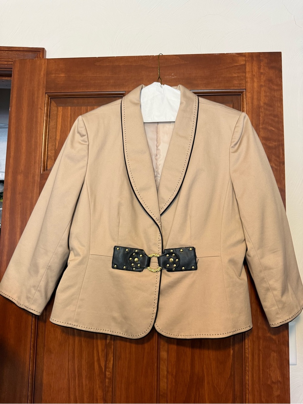Tahari ASL Beige Blazer with Black Studded Belt
